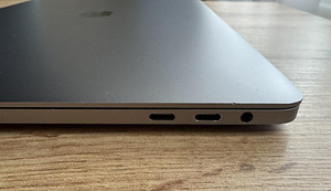MacBook Pro i7/16GB/512GB (13.3-дюймовый, 2018) Touch Bar (5 фото из 7)