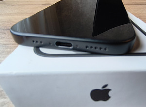 Apple iPhone 15 iCloud заблокирован (7 фото из 10)