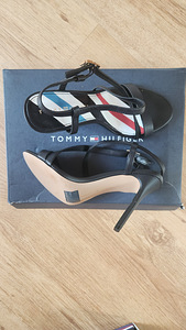 Туфли Tommy Hilfiger (2 фото из 2)