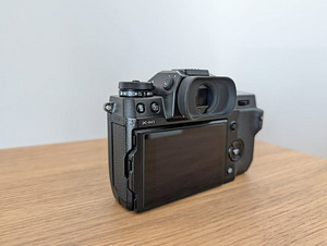 Fujifilm X-H1 + uus akutald ja 2 akut (2 foto / 6)