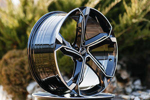 R22 veljed 5x112 Audi Vw Skoda Black polish uued (1 foto / 3)