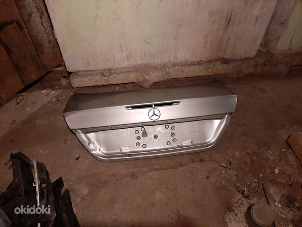 Mercedes-Benz W211 pakiruumi kaas