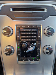 VOLVO XC70 AWD CLASSIC INTELLI SAFE MY16 2.4 D4 133kW (6 foto / 15)