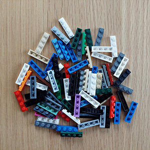 Lego 1x4 plaatide komplekt - 75tk (1 foto / 3)