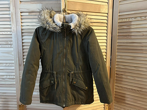 Парка для девочки H&M, р.140 (1 фото из 3)