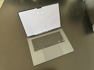 Apple - MacBook Air 15" - M2 chip - 16GB - Midnight-Garantii (1 foto / 6)