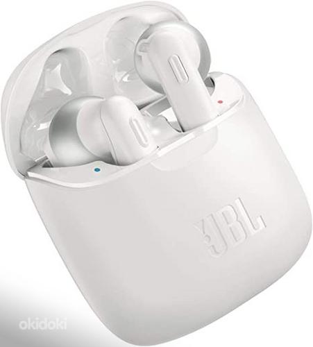 Беспроводные Bluetooth-наушники jBL Tune 220 TWS, белый цвет (фото #1)