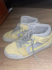 Nike (1 foto / 1)