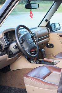 ПРОДАЕТСЯ LAND ROVER DISCOVERY II (12 фото из 15)