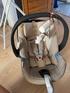 Cybex Aton 5 + изофикс (2 фото из 4)
