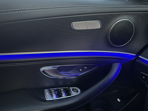 Mersedes Benz E220 (8 фото из 11)