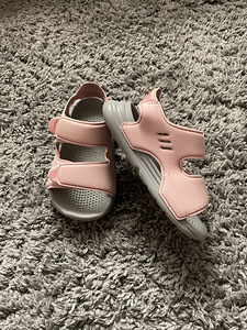 Сандалии Adidas (1 фото из 4)
