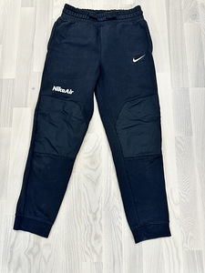 Штаны Nike (1 фото из 5)