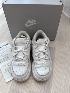 Nike tossud tüdrukule (2 foto / 4)