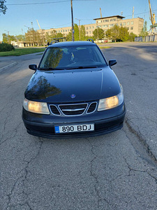 Автомобиль сааб (2 фото из 7)