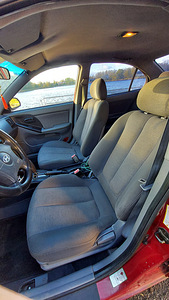 Hyundai Elantra (7 foto / 8)