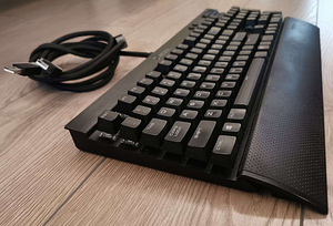 Клавиатура Corsair Gaming K70 LUX с RGB-подсветкой (4 фото из 8)