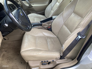 Volvo S60 кожаные сиденья (2 фото из 2)