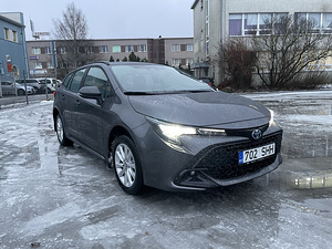 Toyota Corolla rent (1 foto / 6)
