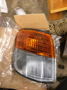 Suunatuli parem ja vasak mitsubishi pajero uus. (1 foto / 1)