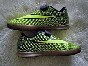 Кроссовки Nike. (2 фото из 3)