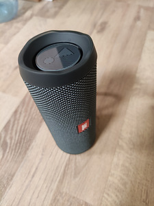JBL Flip Essential 2 (1 фото из 3)