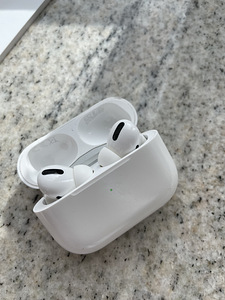 AirPods Pro (3 фото из 6)