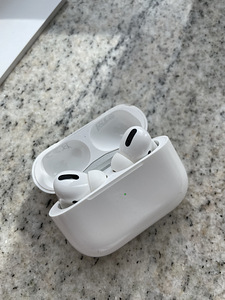 AirPods Pro (4 фото из 6)