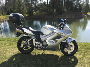 Mootorratas HONDA VFR800