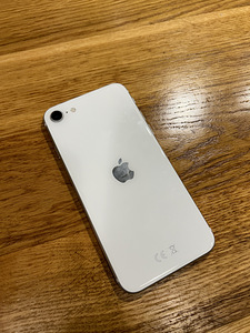 iPhone SE 128 Гб (1 фото из 3)