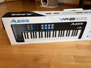 Alesis V49 MKII 49-КЛАВИШНЫЙ USB/MIDI КЛАВИАТУРНЫЙ КОНТРОЛЛЕ (2 фото из 2)