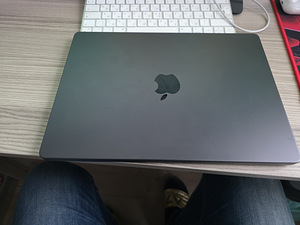 MacBook Pro 14 M4 16/512 (3 foto / 4)