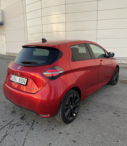 Renault Zoe ICONIC R135 100kW (5 foto / 5)