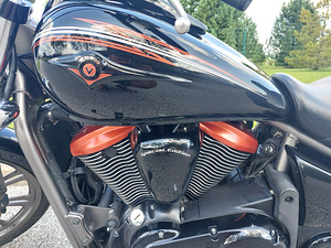 KAWASAKI VN900 SPECIAL EDITION (3 foto / 10)