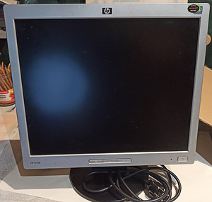 Продаются мониторы PHILIPS 246V - 30 евро, HP L1706 - 10 евро (1 фото из 2)
