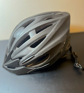 Детский велосипедный шлем, с. 52-56 см, практически не использовался