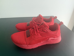 PUMA poiste tossud, s.39,sisetald 25 cm,kantud ainult saalis (1 foto / 3)