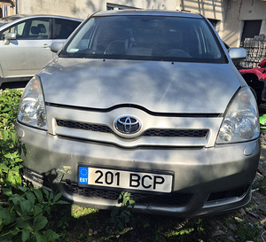 Toyota Corolla Verso - varuosad (4 foto / 4)
