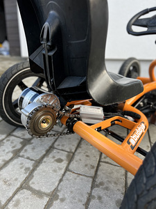 Laste elektriauto BERG. Kiirus kuni 30 km/h (5 foto / 7)