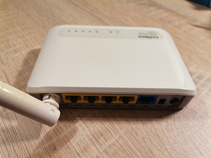 Wi-Fi роутер Edimax BR-6228ns (2 фото из 3)