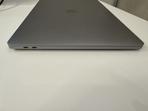 MacBook Pro 2019 16 Retina (9 foto / 9)
