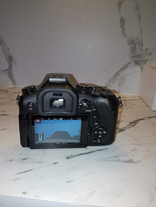 Panasonic Lumix DMC-FZ2000 + аккумулятор (3 фото из 7)