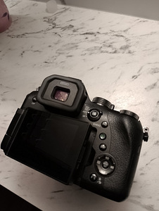 Panasonic Lumix DMC-FZ2000 + аккумулятор (4 фото из 7)