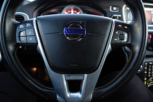 Volvo V40 R-Design 2.0 88kW (9 foto / 10)