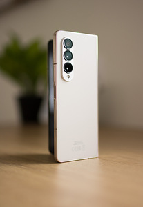 Samsung Galaxy Fold 4 5G 512GB (2 foto / 4)
