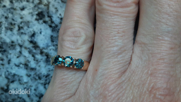 Золотое кольцо с синими бриллиантами. (фото #7)