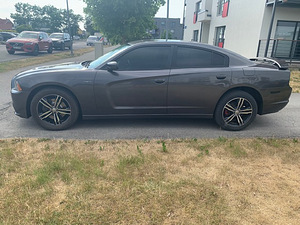 Dodge Charger R/T Plus AWD V8 (2 foto / 13)