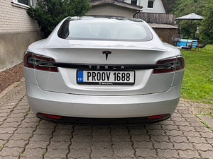 2017 Tesla Model S75D (4 foto / 11)