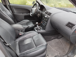 Ford Mondeo Ghia (8 foto / 13)