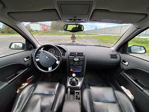 Ford Mondeo Ghia 2.5 V6 (8 foto / 13)